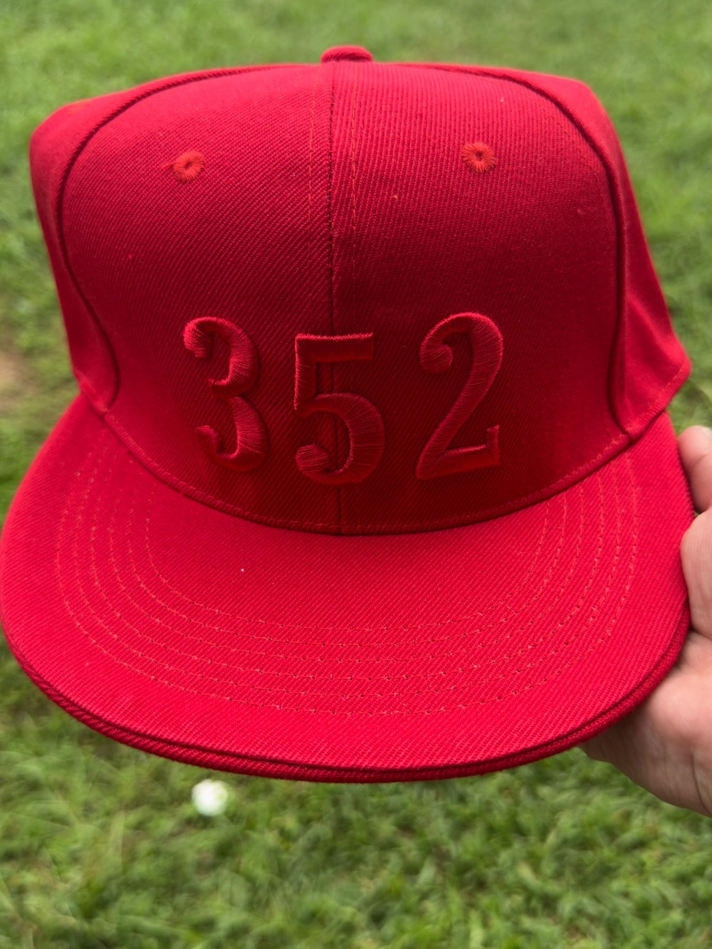 Red 352 Embroidered Fitted Cap – Size 7 ½ (60 cm)